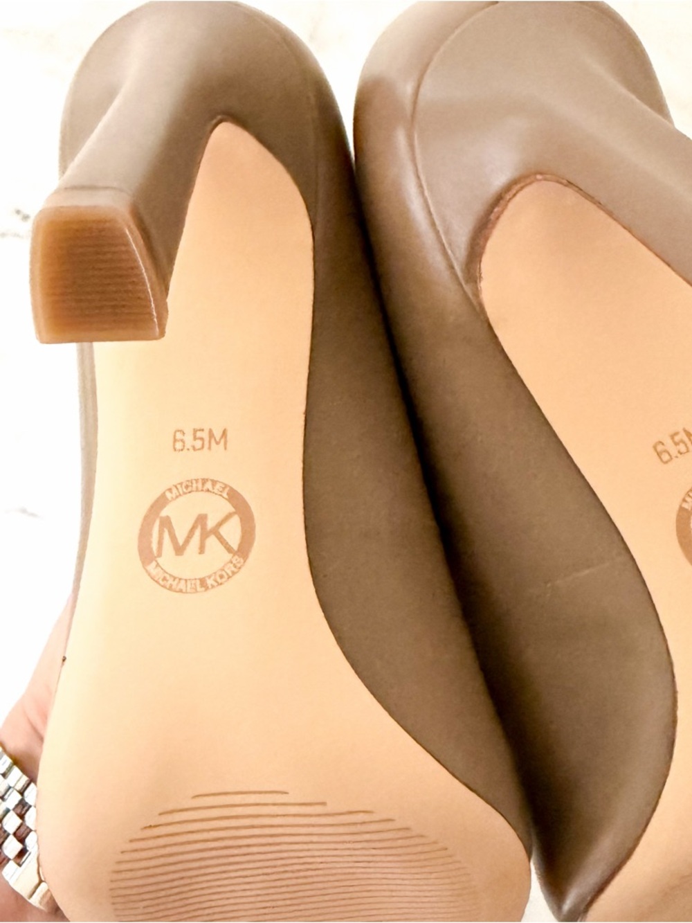 MICHAEL Michel Kors Womens Birch Amara Taupe Leather Pointed Toe Pump - Picture 5 of 9